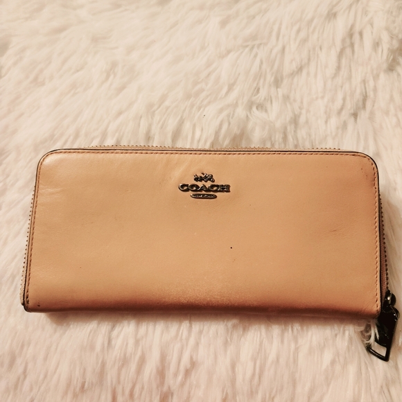 Coach- Accordian Zip Wallet - Picture 2 of 4
